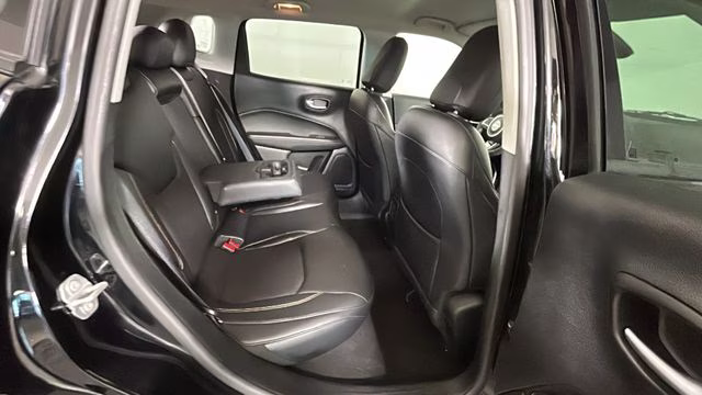 2017 Diamond Black Crystal Pearlcoat Jeep Compass Latitude 4X4 SUV
