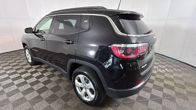 2017 Diamond Black Crystal Pearlcoat Jeep Compass Latitude 4X4 SUV