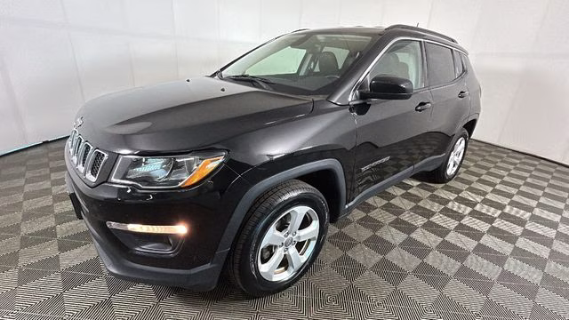 2017 Diamond Black Crystal Pearlcoat Jeep Compass Latitude 4X4 SUV