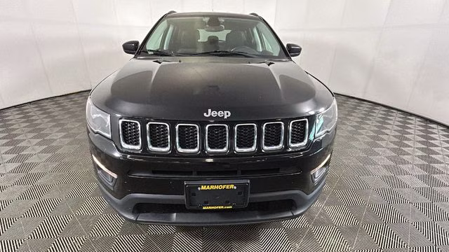 2017 Diamond Black Crystal Pearlcoat Jeep Compass Latitude 4X4 SUV