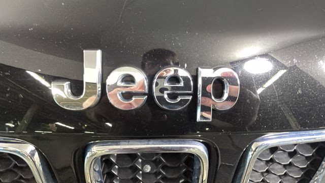 2017 Diamond Black Crystal Pearlcoat Jeep Compass Latitude 4X4 SUV