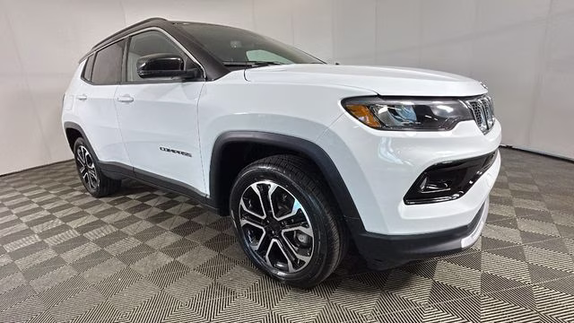 2024 Bright White Clearcoat Jeep Compass Limited 4X4 SUV