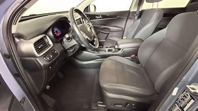 2020 Everlasting Silver Kia Sorento LX FWD SUV