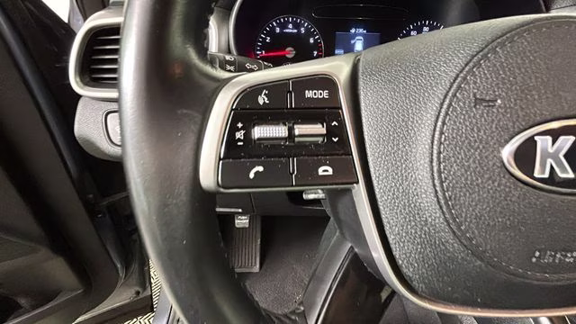 2020 Everlasting Silver Kia Sorento LX FWD SUV