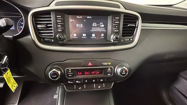 2020 Everlasting Silver Kia Sorento LX FWD SUV