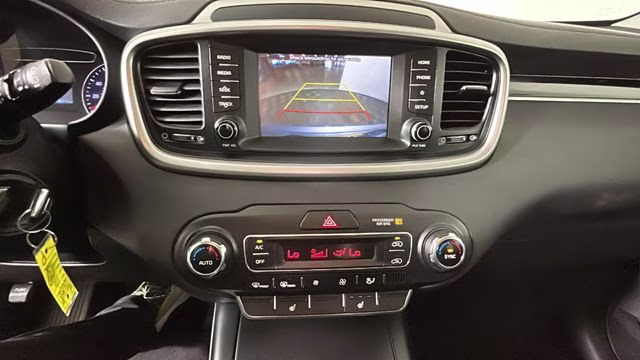 2020 Everlasting Silver Kia Sorento LX FWD SUV