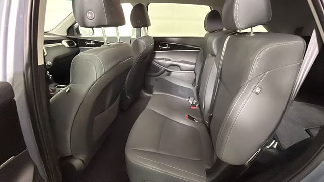2020 Everlasting Silver Kia Sorento LX FWD SUV