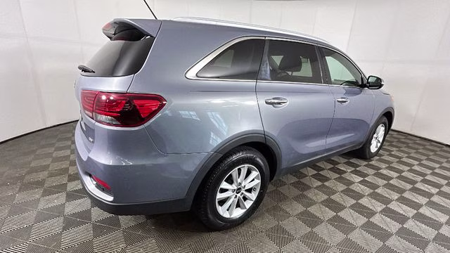 2020 Everlasting Silver Kia Sorento LX FWD SUV