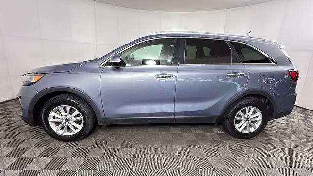 2020 Everlasting Silver Kia Sorento LX FWD SUV