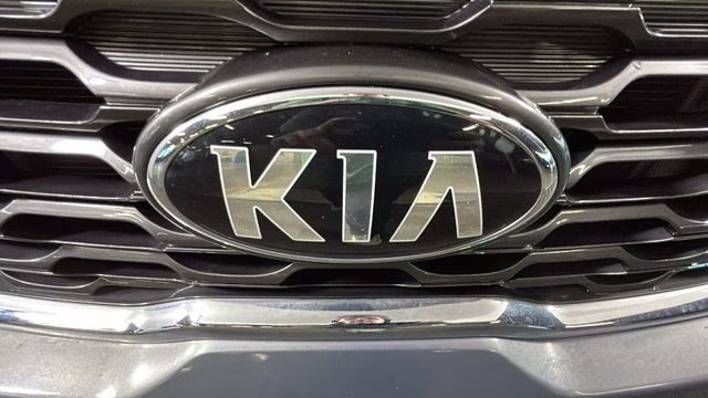 2020 Everlasting Silver Kia Sorento LX FWD SUV