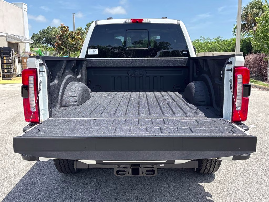 2026 Star White Metallic Tri-Coat Ford Super Duty F-250 SRW Lariat 4X4 Truck