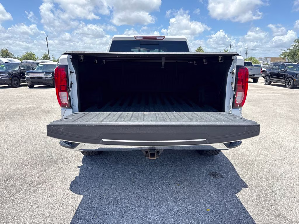 2019 Summit White GMC Sierra 1500 SLE 4X4 Truck