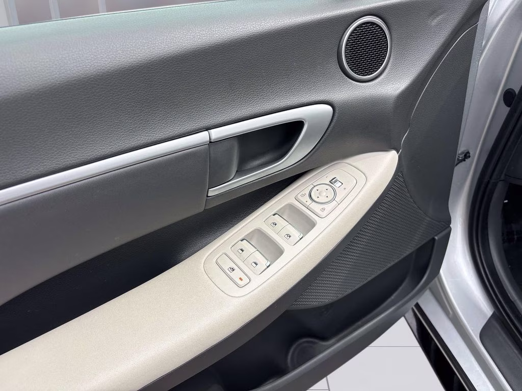 2025 Aero Silver Hyundai Sonata SEL FWD Sedan