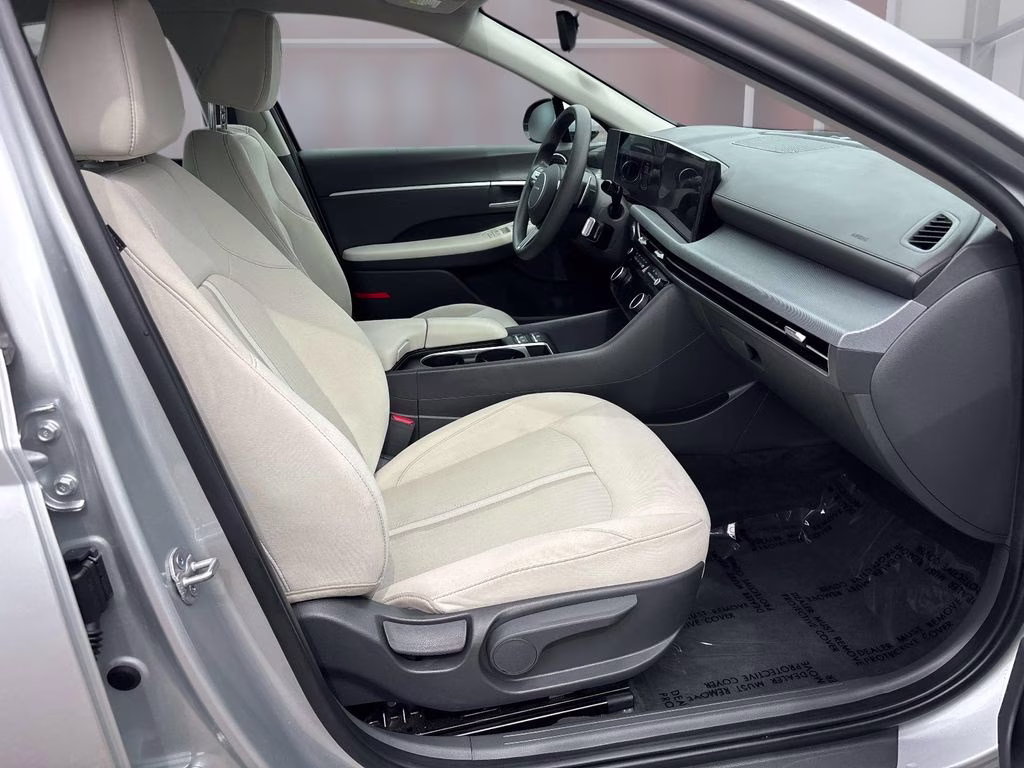 2025 Aero Silver Hyundai Sonata SEL FWD Sedan