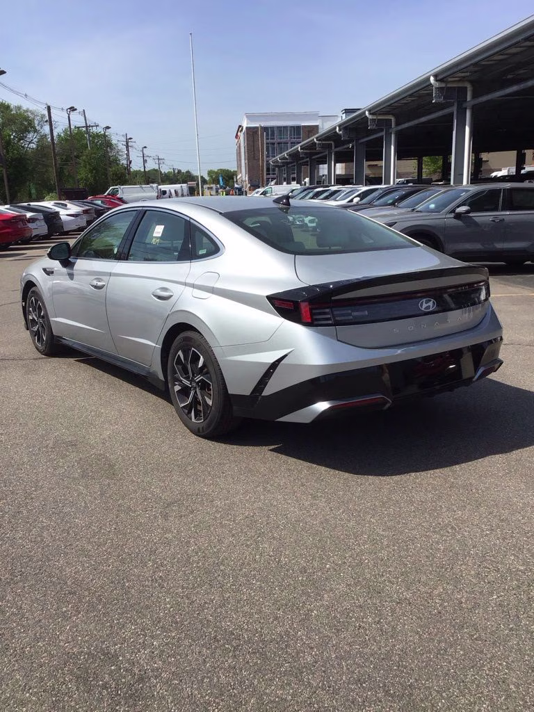 2025 Aero Silver Hyundai Sonata SEL FWD Sedan