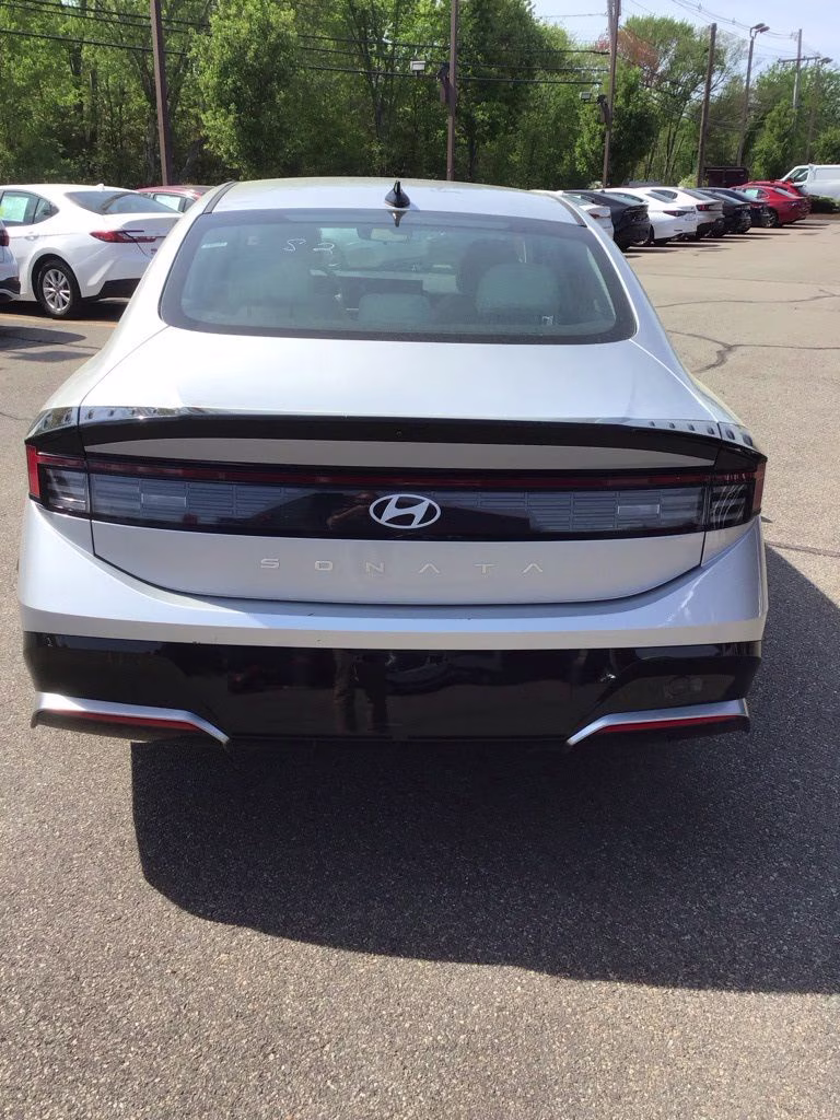 2025 Aero Silver Hyundai Sonata SEL FWD Sedan