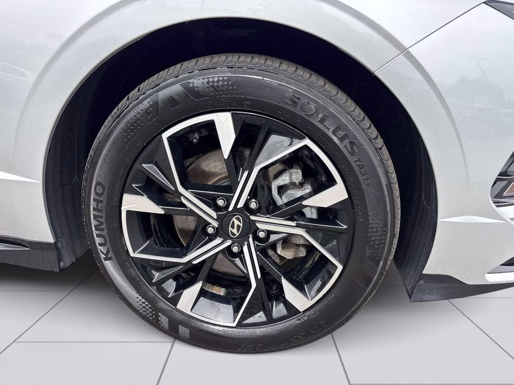 2025 Aero Silver Hyundai Sonata SEL FWD Sedan