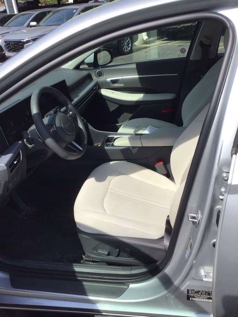 2025 Aero Silver Hyundai Sonata SEL FWD Sedan