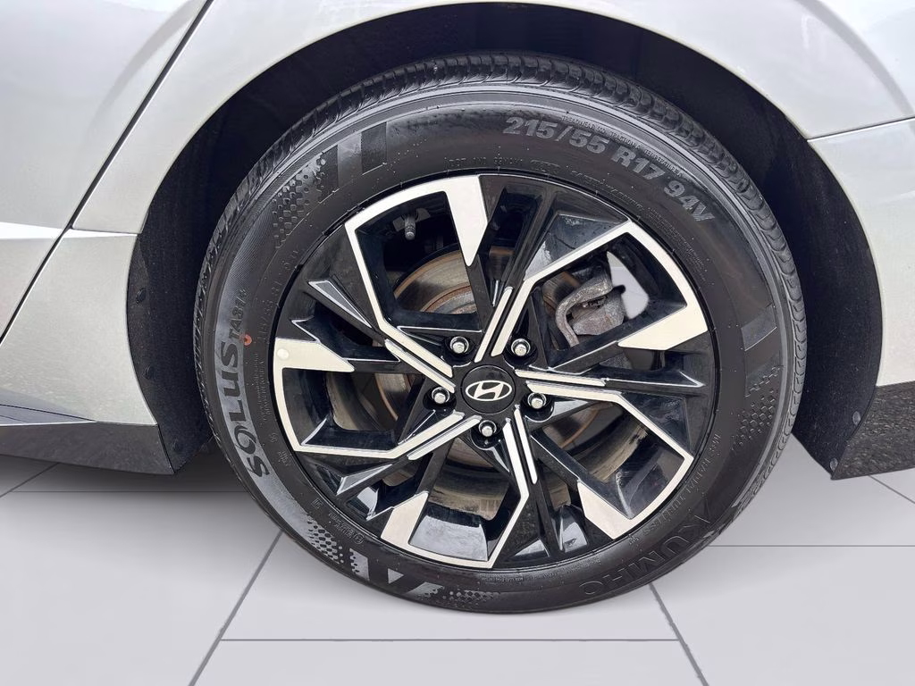2025 Aero Silver Hyundai Sonata SEL FWD Sedan