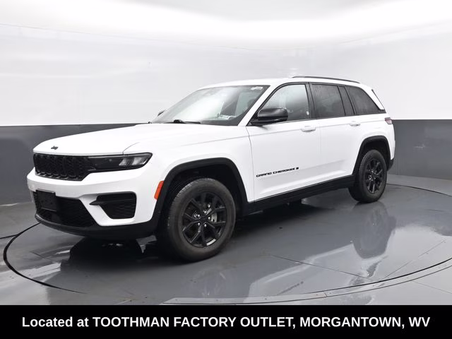 2025 Bright White Clearcoat Jeep Grand Cherokee Altitude 4X4 SUV