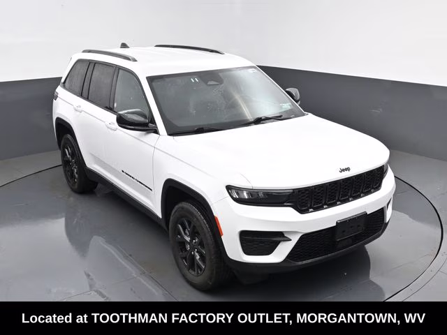 2025 Bright White Clearcoat Jeep Grand Cherokee Altitude 4X4 SUV