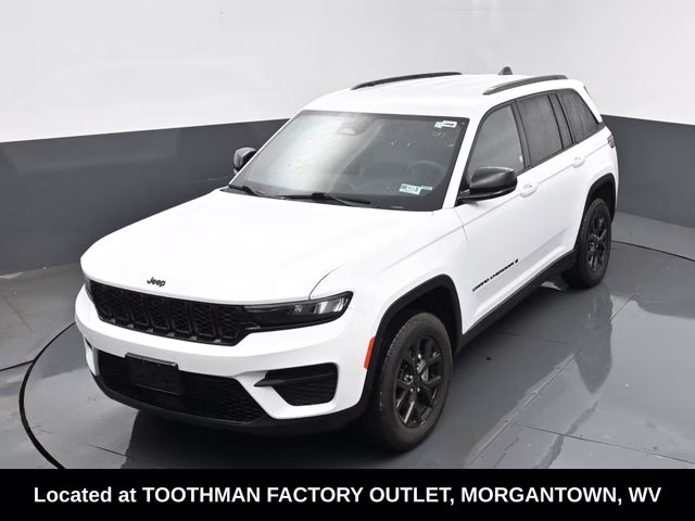 2025 Bright White Clearcoat Jeep Grand Cherokee Altitude 4X4 SUV