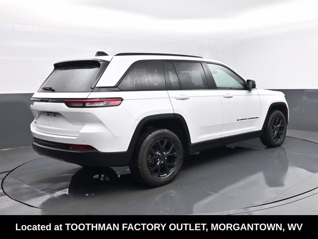 2025 Bright White Clearcoat Jeep Grand Cherokee Altitude 4X4 SUV