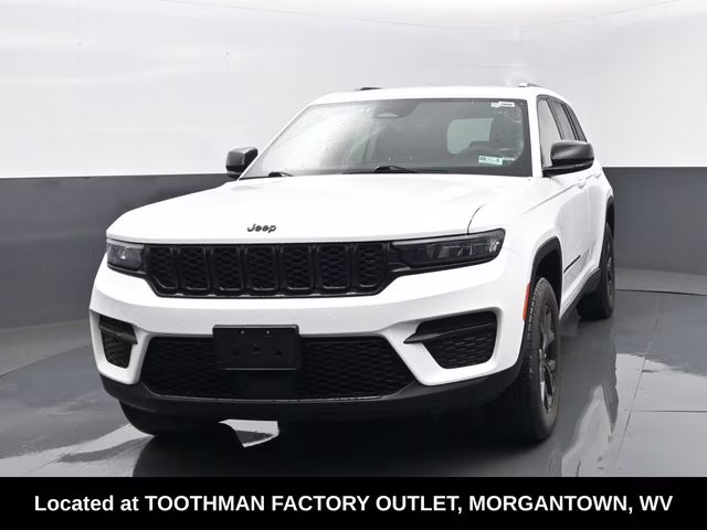 2025 Bright White Clearcoat Jeep Grand Cherokee Altitude 4X4 SUV