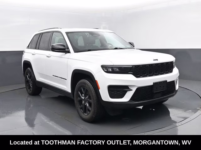 2025 Bright White Clearcoat Jeep Grand Cherokee Altitude 4X4 SUV