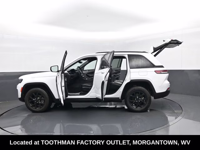 2025 Bright White Clearcoat Jeep Grand Cherokee Altitude 4X4 SUV