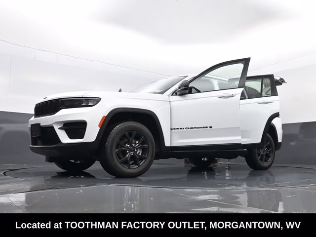 2025 Bright White Clearcoat Jeep Grand Cherokee Altitude 4X4 SUV