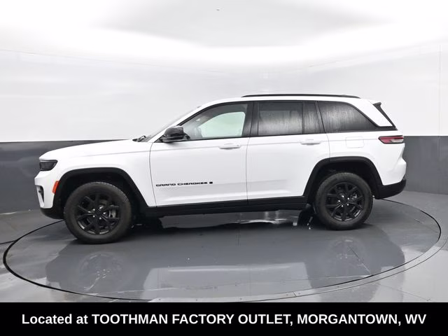 2025 Bright White Clearcoat Jeep Grand Cherokee Altitude 4X4 SUV