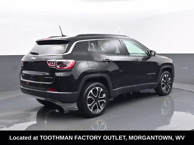 2022 Diamond Black Crystal Pearlcoat Jeep Compass Limited 4X4 SUV