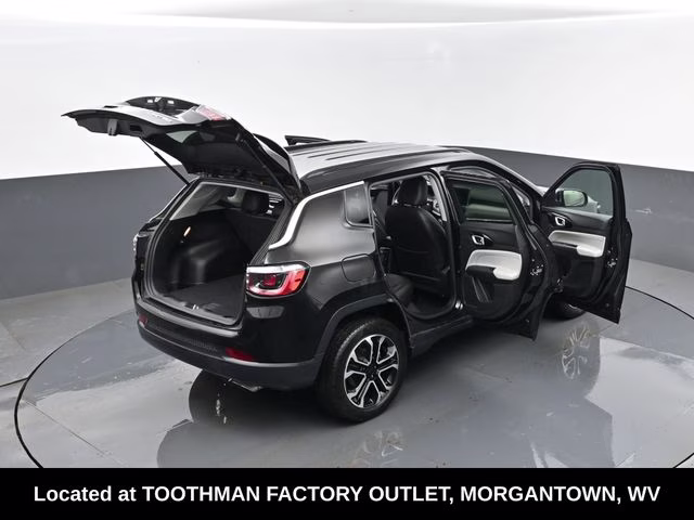 2022 Diamond Black Crystal Pearlcoat Jeep Compass Limited 4X4 SUV