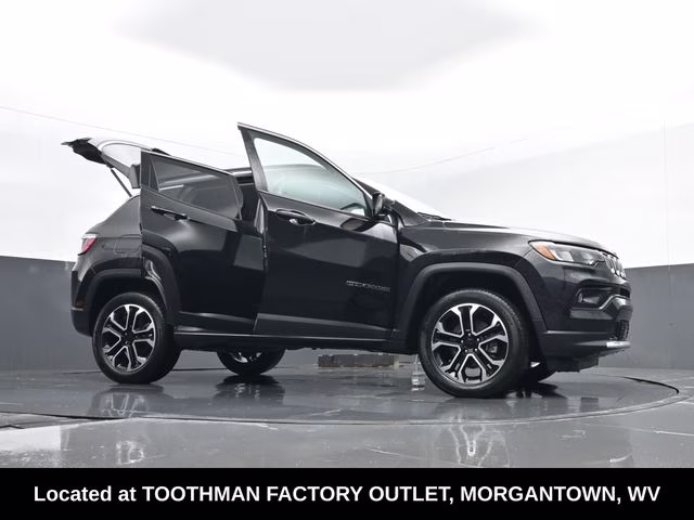 2022 Diamond Black Crystal Pearlcoat Jeep Compass Limited 4X4 SUV