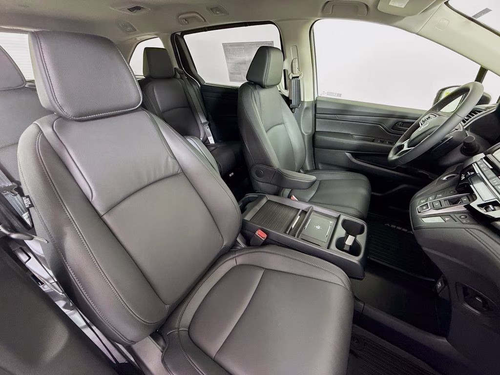 2026 Platinum White Pearl Honda Odyssey EX-L FWD Van