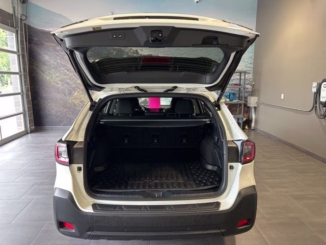 2023 Crystal White Pearl Subaru Outback Onyx Edition AWD SUV