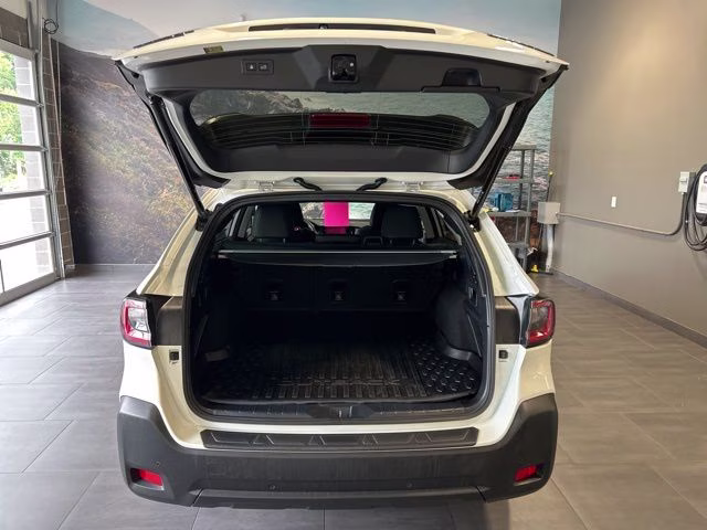 2023 Crystal White Pearl Subaru Outback Onyx Edition AWD SUV
