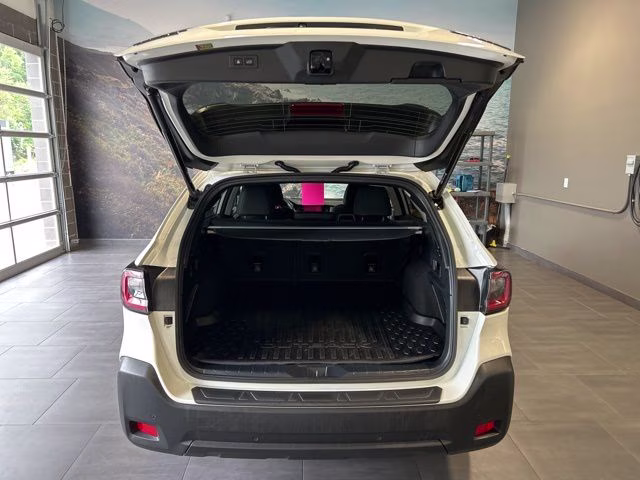 2023 Crystal White Pearl Subaru Outback Onyx Edition AWD SUV
