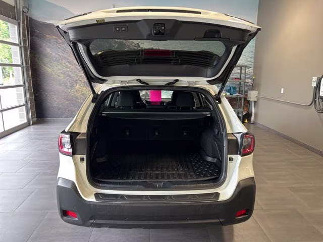 2023 Crystal White Pearl Subaru Outback Onyx Edition AWD SUV