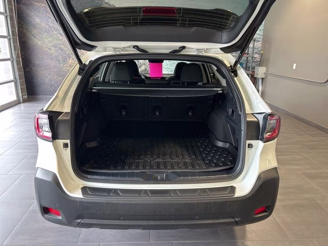 2023 Crystal White Pearl Subaru Outback Onyx Edition AWD SUV