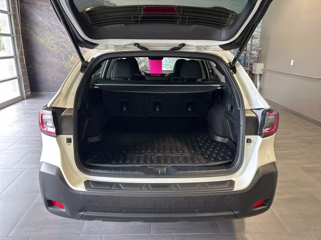 2023 Crystal White Pearl Subaru Outback Onyx Edition AWD SUV