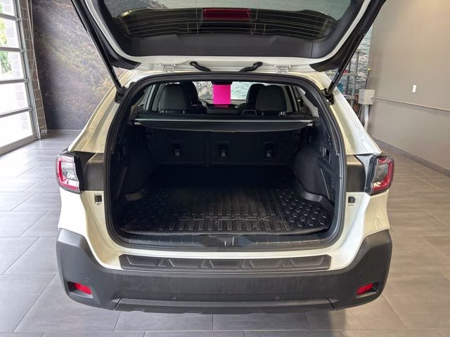 2023 Crystal White Pearl Subaru Outback Onyx Edition AWD SUV