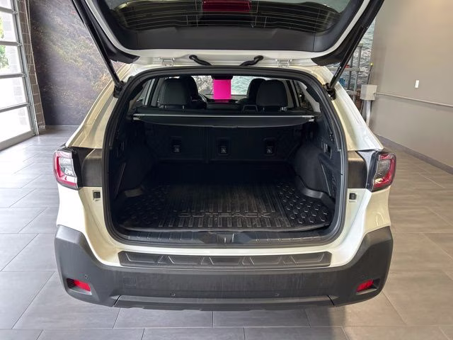 2023 Crystal White Pearl Subaru Outback Onyx Edition AWD SUV