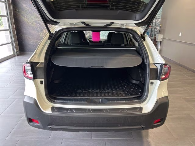 2023 Crystal White Pearl Subaru Outback Onyx Edition AWD SUV