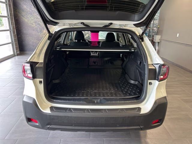 2023 Crystal White Pearl Subaru Outback Onyx Edition AWD SUV