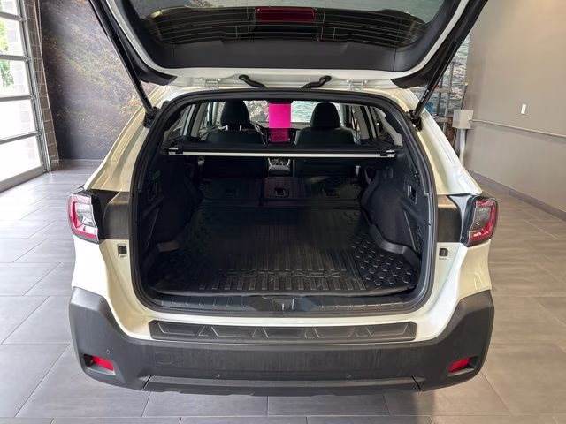 2023 Crystal White Pearl Subaru Outback Onyx Edition AWD SUV