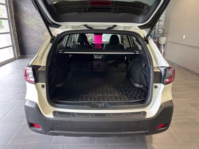 2023 Crystal White Pearl Subaru Outback Onyx Edition AWD SUV