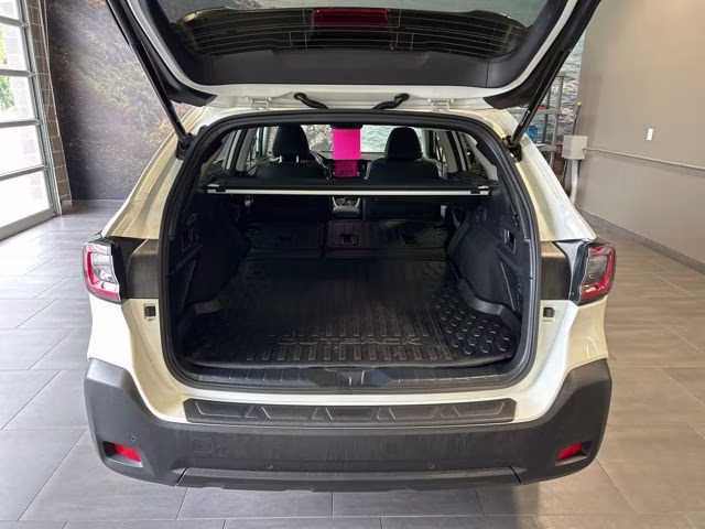 2023 Crystal White Pearl Subaru Outback Onyx Edition AWD SUV