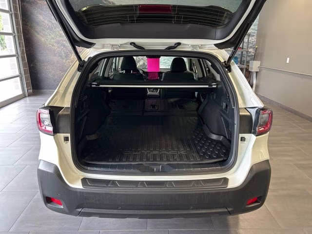 2023 Crystal White Pearl Subaru Outback Onyx Edition AWD SUV